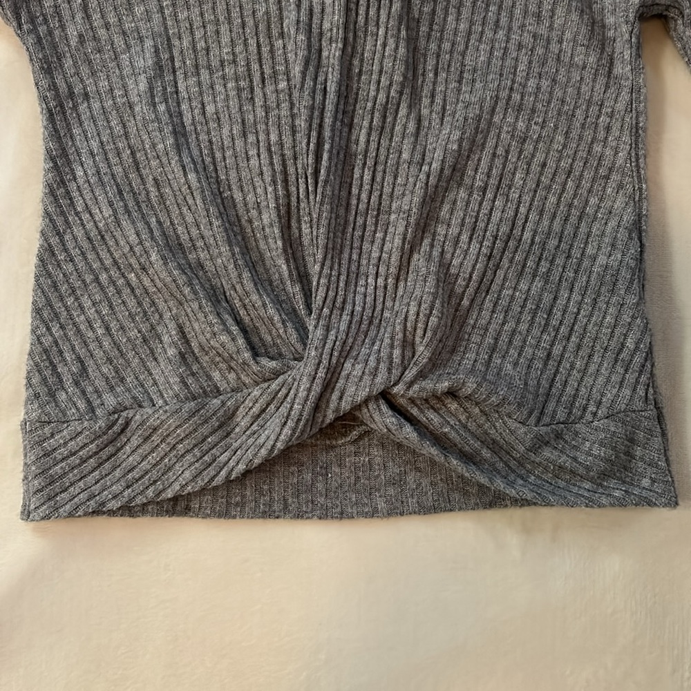 Carter’s lightweight pullover - Picture 2 of 5